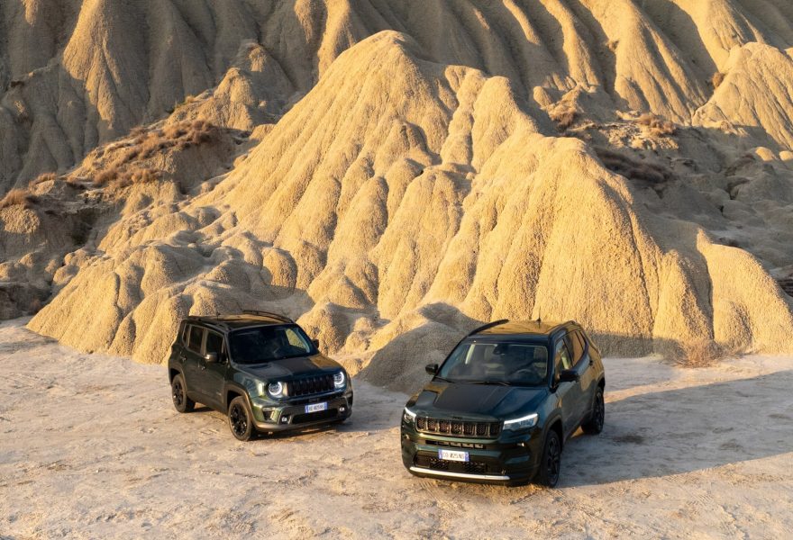 Jeep Compass 4xe vs Peugeot 3008 Hybrid4: comparativa de SUV-C PHEV por autonomía eléctrica y equipamiento