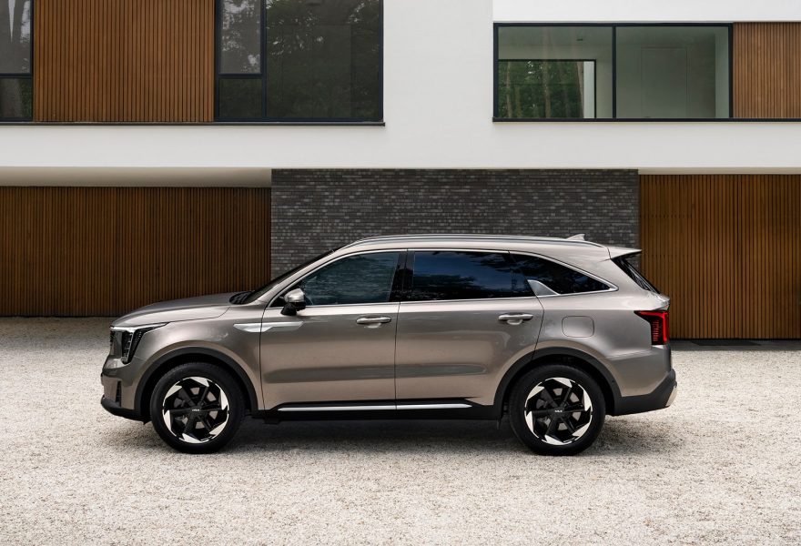 Qué es la tercera fila escamoteable en un SUV familiar y cuándo compensa realmente frente a un monovolumen