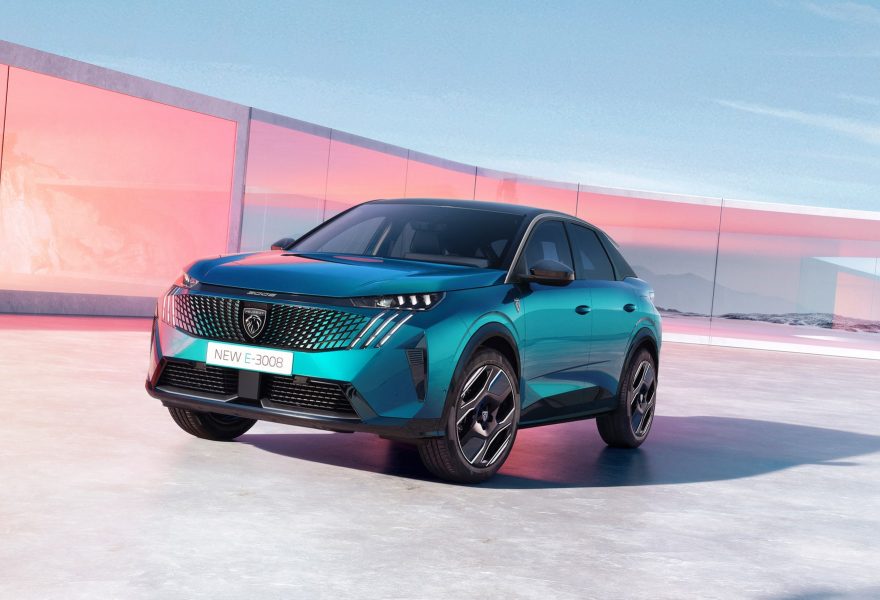 Peugeot 3008 Hybrid PHEV vs Opel Grandland Hybrid: comparativa de SUV-C familiares enchufables por consumo y equipamiento