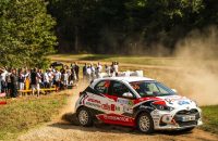 Comparativa 2026: Toyota Yaris vs Honda Jazz por consumo real y habitabilidad en utilitario híbrido urbano