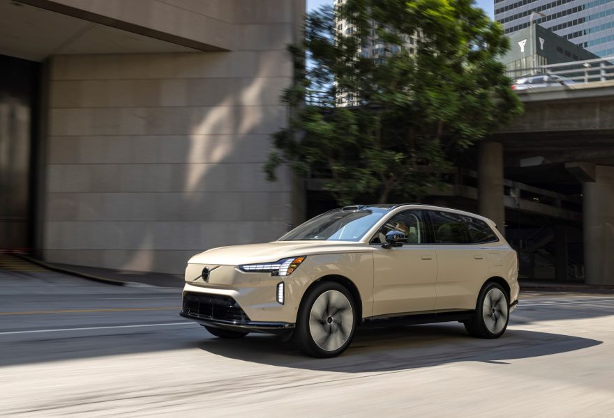 Comparativa 2026: Volvo EX90 vs BMW iX por tecnología a bordo, ayudas a la conducción y confort premium