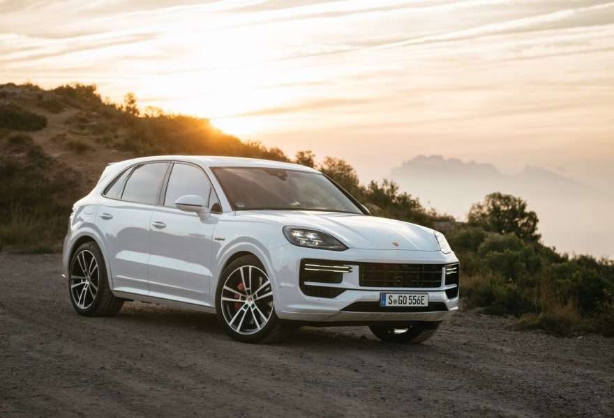Qué es la suspensión neumática adaptativa en un SUV premium y cómo influye en consumo y confort