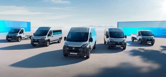 Peugeot Boxer vs Citroën Jumper vs FIAT Ducato: tres furgones gemelos, tres formas distintas de venderlos