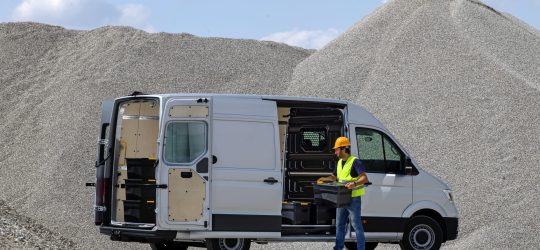 Volkswagen Crafter vs Renault Master: dos grandes furgones diésel para empresas de reparto