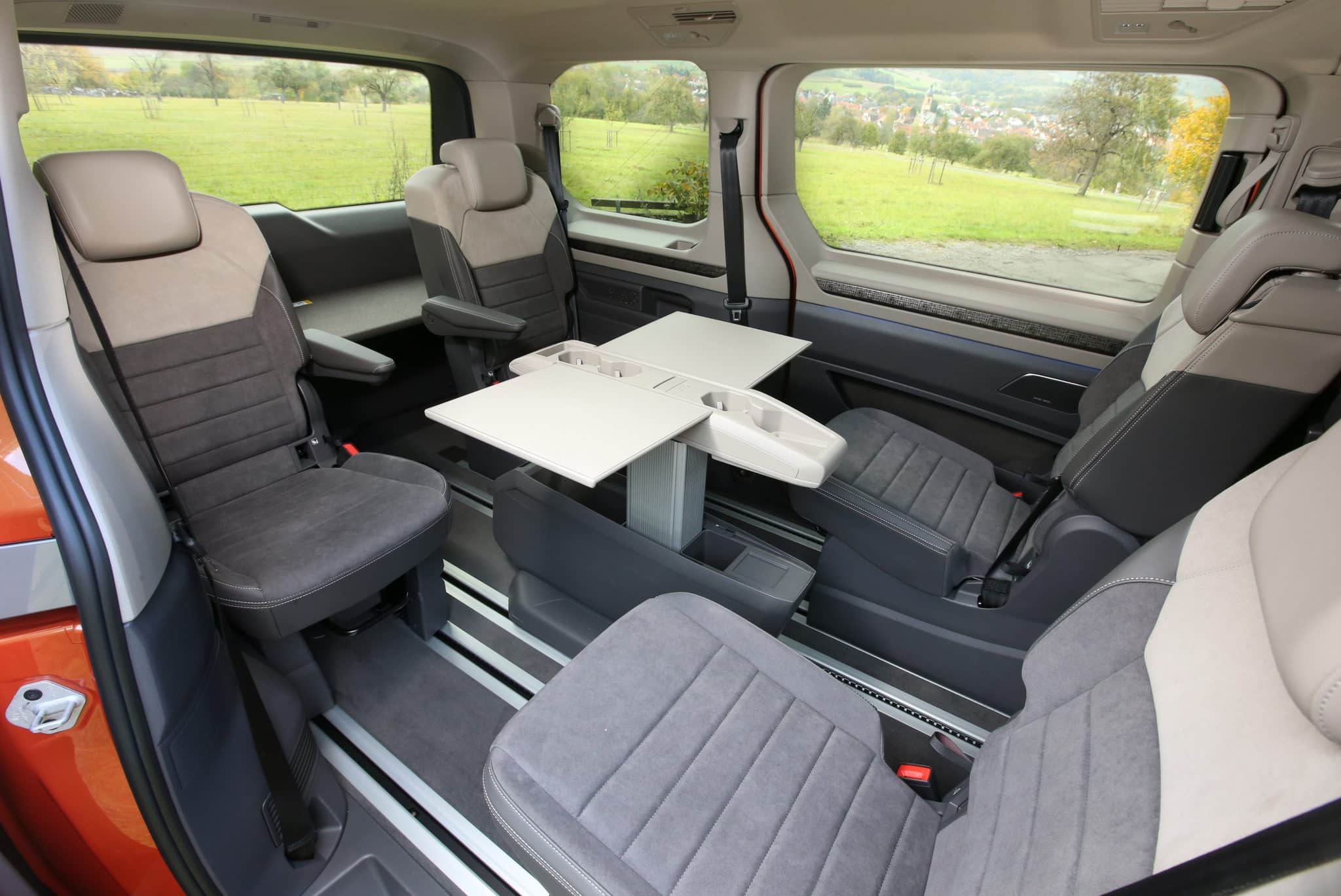 T7 Multivan Sizes Test and opinions of the Volkswagen Multivan T7 eHybrid 4MOTION, a ...