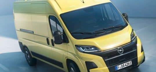 Opel Movano Electric: así rinde la gran furgoneta eléctrica de Opel cuando toca trabajar de verdad