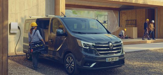 Renault Trafic Furgón E-Tech eléctrico: llega la primera versión electrificada de la furgoneta de tamaño medio