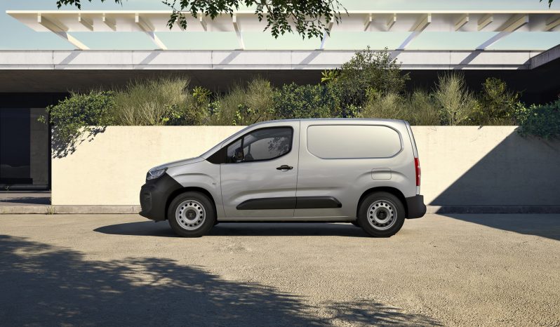 Peugeot e-Partner full
