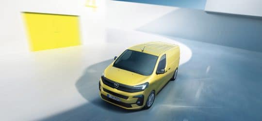 Opel Vivaro vs Nissan Primastar vs Renault Trafic: tres furgones medianos del mismo origen para pymes