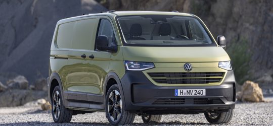 Volkswagen Transporter y Caravelle: la séptima generación de la exitosa furgoneta llega cargada de novedades