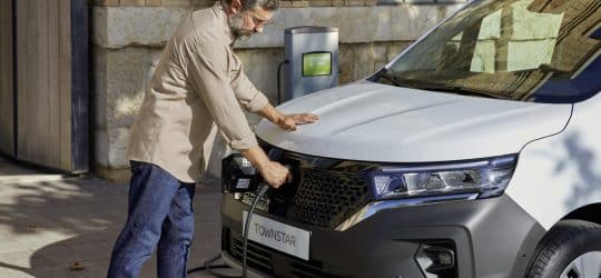 Cómo funciona realmente la recarga de una furgoneta eléctrica: AC, DC, tiempos, costes y mitos