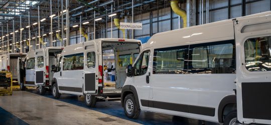 Stellantis Pro One anuncia el inicio de la producción de nuevas versiones de la «Cargo Box» y de vehículos recreativos en la planta italiana de Atessa