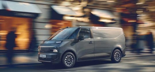 Renault Trafic vs Ford Transit Custom vs Volkswagen Transporter T7: tres medianos térmicos para uso profesional