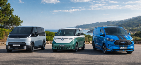 Kia PV5 vs Ford E-Transit Custom vs Volkswagen ID. Buzz: comparamos las eléctricas que cambian el mundo de la furgo