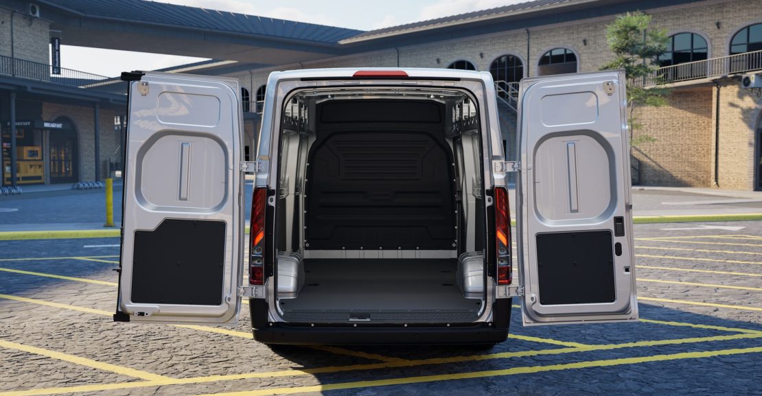 Ford Transit Custom Nugget vs Volkswagen California: la batalla camper que define el segmento medio