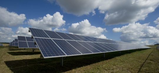 Kit solar para camper y furgoneta en 2026: qué necesitas realmente y cómo evitar los errores más caros