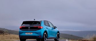 Volkswagen ID. Buzz Cargo: la furgoneta eléctrica con más estilo, ¿también es la más práctica para trabajar?