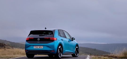 Volkswagen ID. Buzz Cargo: la furgoneta eléctrica con más estilo, ¿también es la más práctica para trabajar?