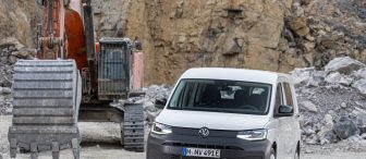 Peugeot Partner proti Volkswagenu Caddy: dva majhna kombija z nasprotujočima si filozofijama za vaše malo ali srednje veliko podjetje