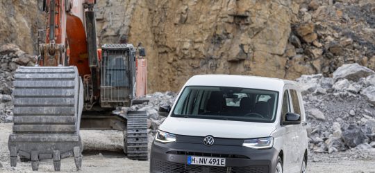 Peugeot Partner vs Volkswagen Caddy: dos furgonetas pequeñas con filosofías opuestas para tu pyme