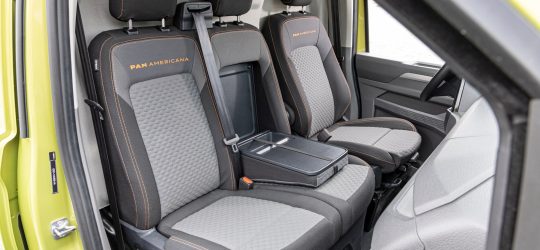 Peugeot Expert vs Volkswagen Transporter T7: dos furgones medianos frente a frente para el profesional exigente