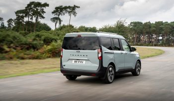 Ford E-Tourneo Courier full