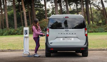 Ford E-Tourneo Courier full