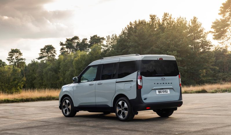 Ford E-Tourneo Courier full