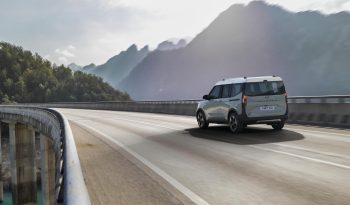 Ford E-Tourneo Courier full