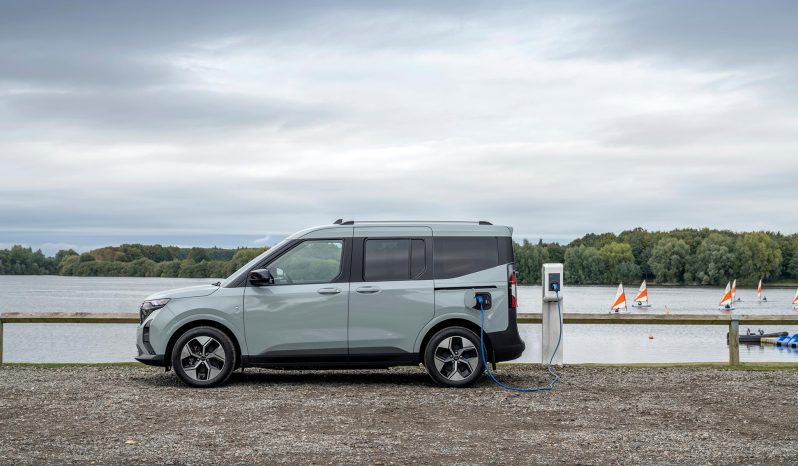 Ford E-Tourneo Courier full