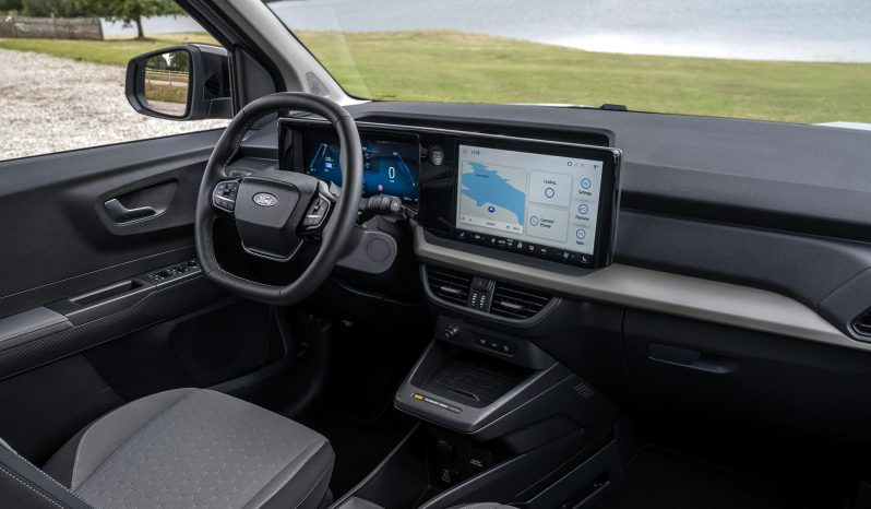 Ford E-Tourneo Courier full