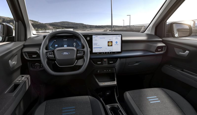 Ford E-Tourneo Courier full