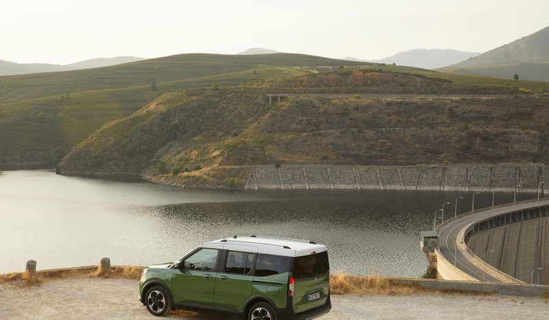 Ford Tourneo Courier full