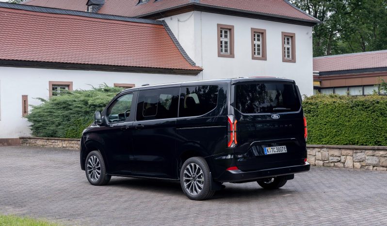 Ford Tourneo Custom full