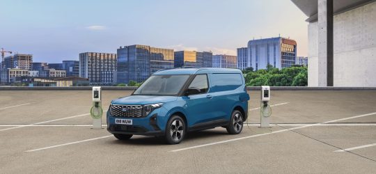 Ford E-Transit Courier vs Citroën ë-Berlingo: dos pequeñas eléctricas para reparto urbano diario