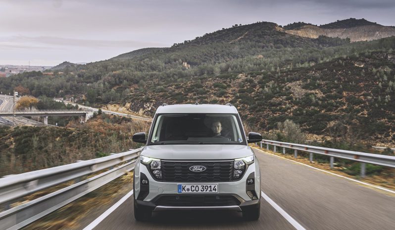 Ford Transit Courier full