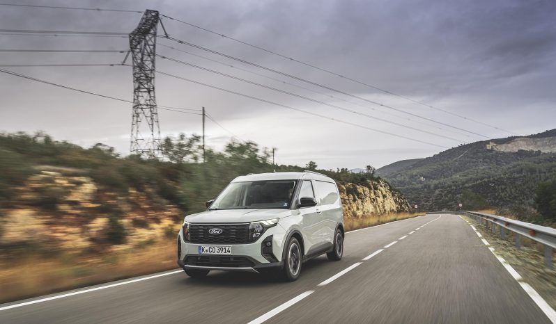 Ford Transit Courier full