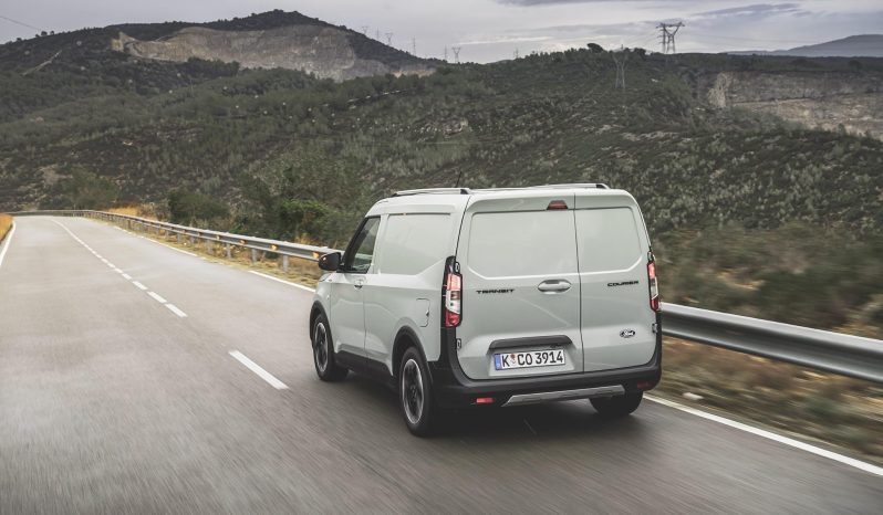 Ford Transit Courier full