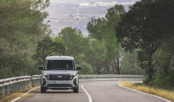 Ford Transit Courier full