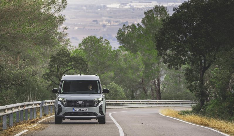 Ford Transit Courier full