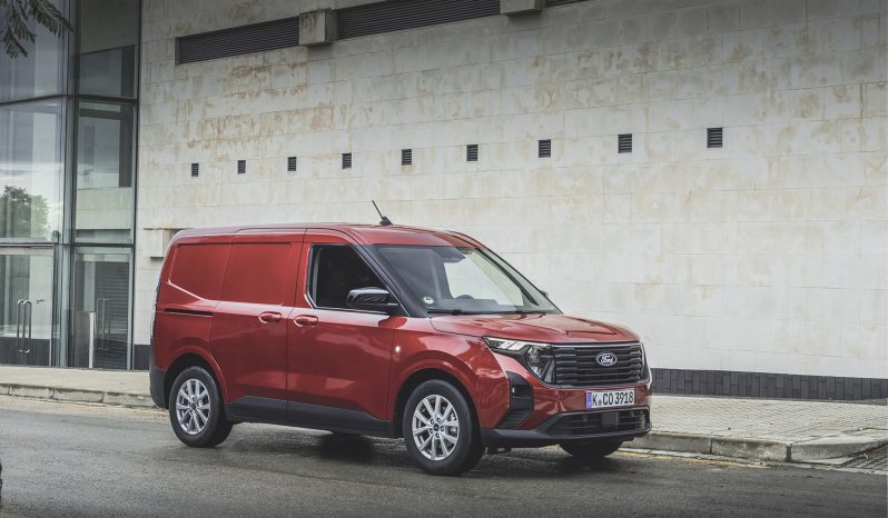 Ford Transit Courier full