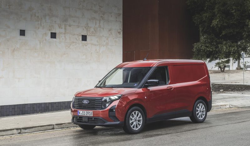 Ford Transit Courier full