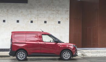 Ford Transit Courier full