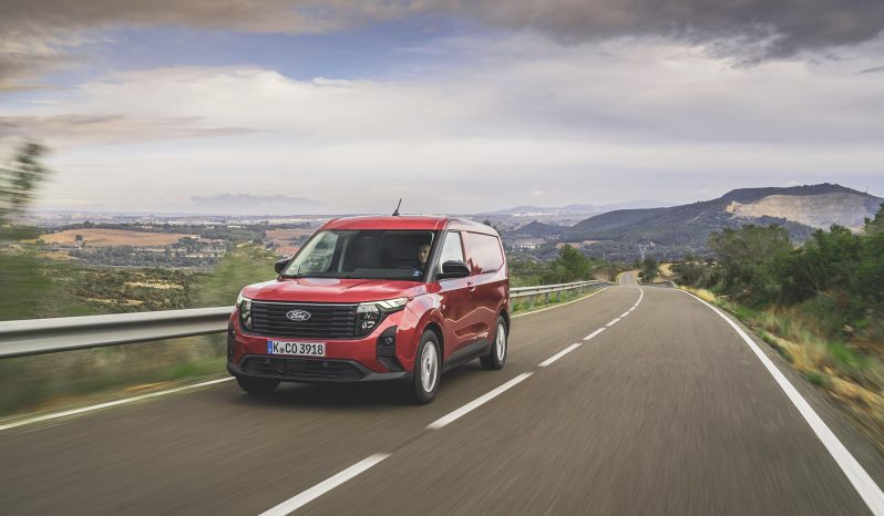 Ford Transit Courier full