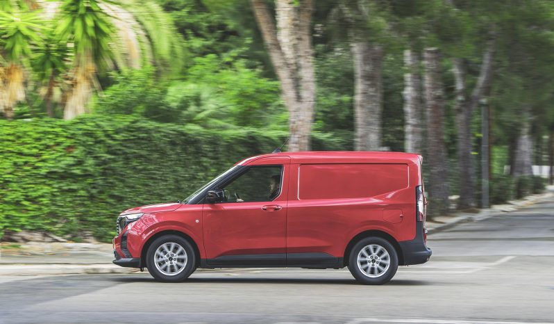 Ford Transit Courier full