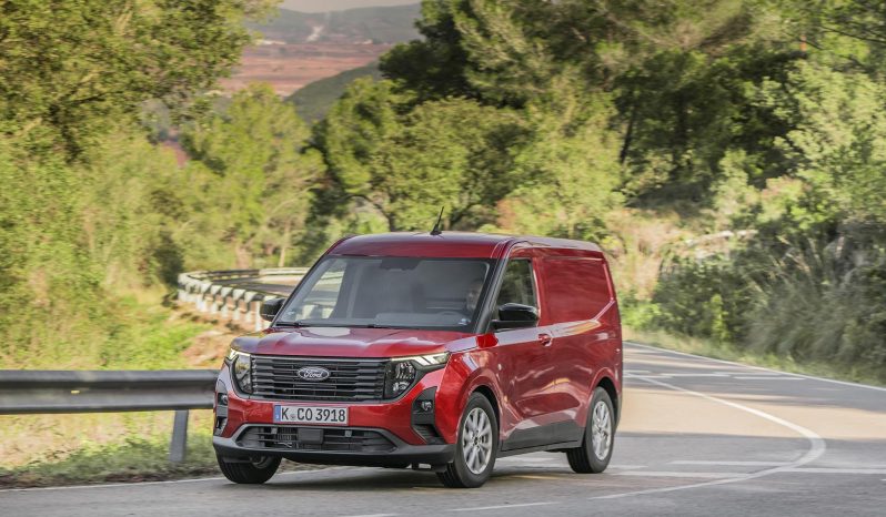Ford Transit Courier full