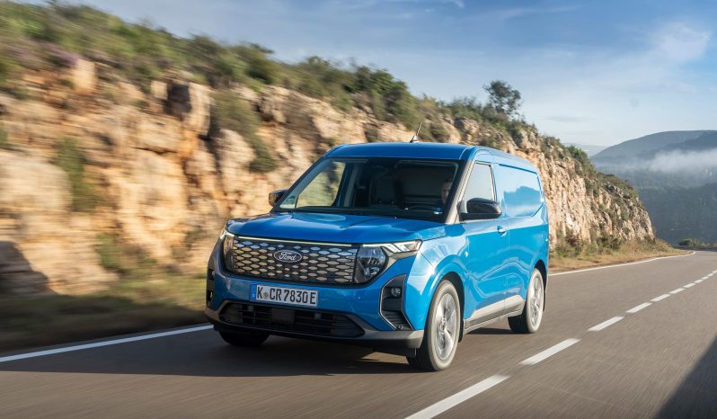 Ford Transit Courier full