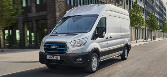 Ford E-Transit vs Mercedes-Benz eSprinter: duelo de grandes furgones eléctricos para flotas exigentes