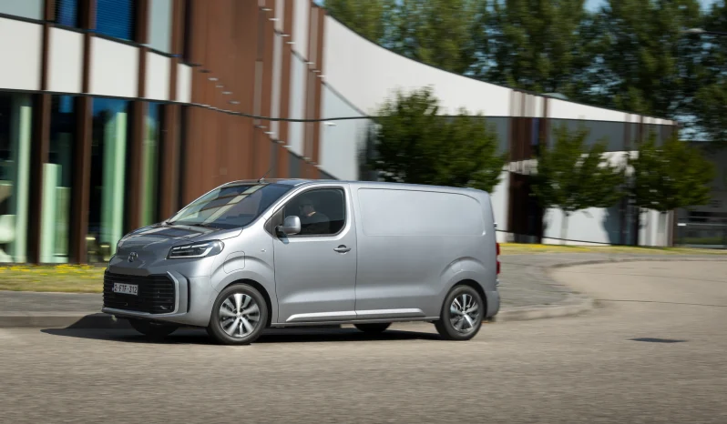 Toyota Proace full