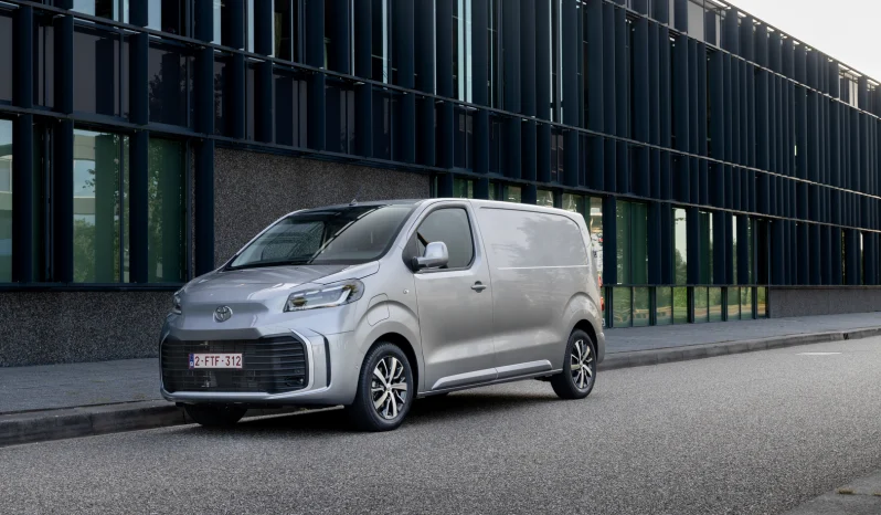 Toyota Proace full